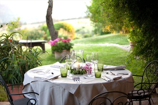wine tasting tuscany wineyard